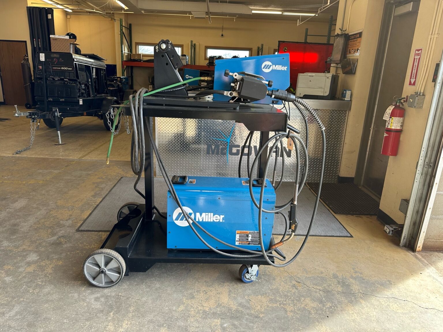 Miller XMT 450/Dual 70 Series Feeder (SN MF522515U;MF465067U